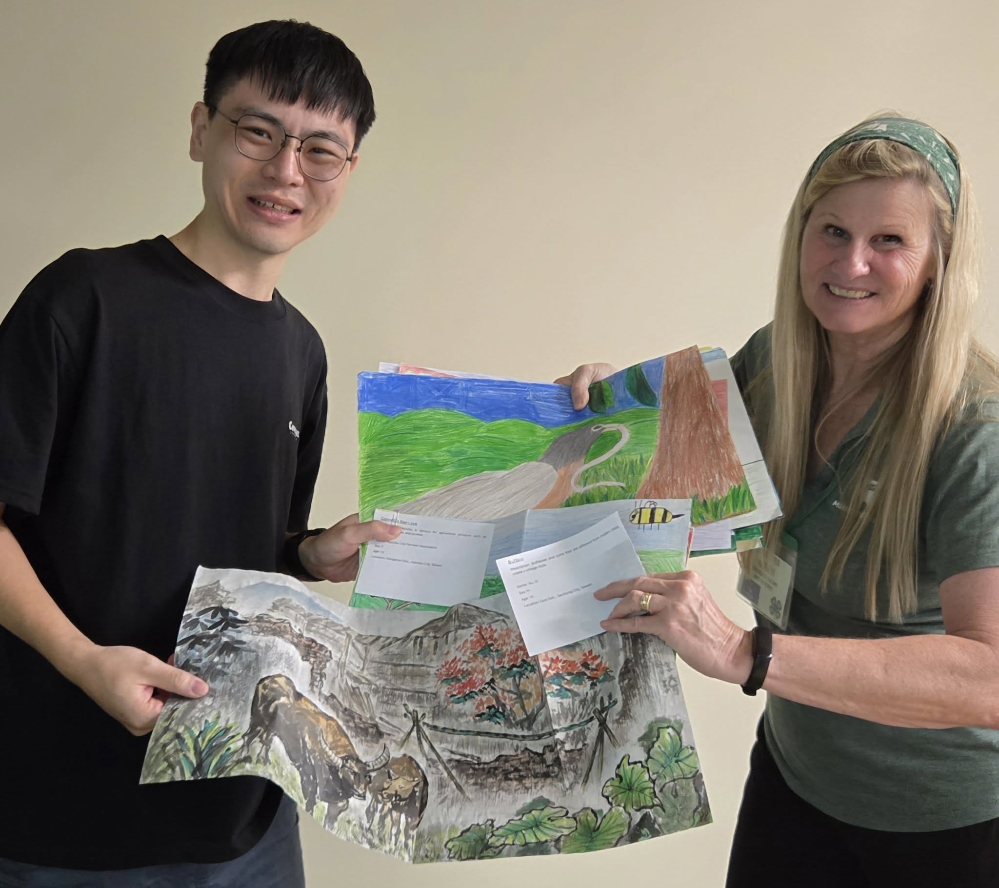 2.	Taiwan 4-H Lai, Weichung (Daniel) and MSU Senior Educator Janis Brinn are physically exchanging artwork